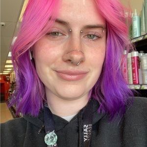 Meet your Posher, Emily